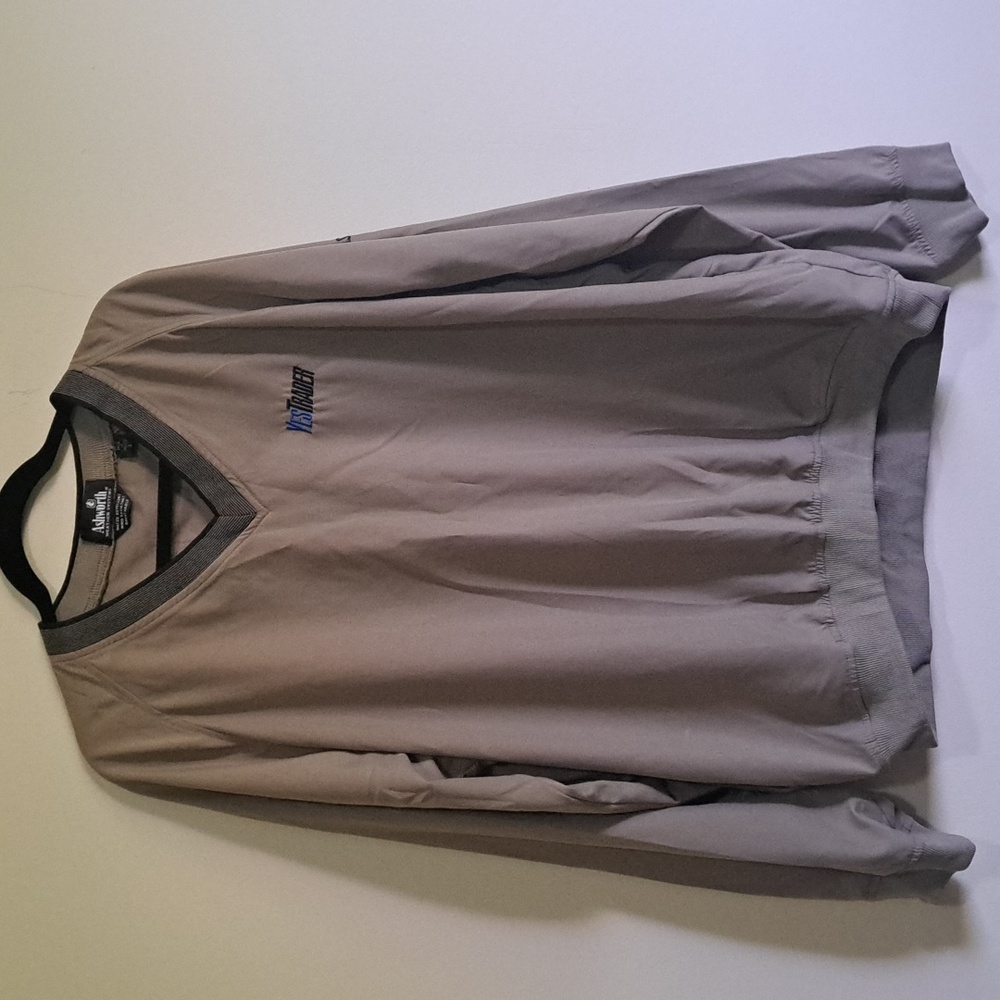 Golf MENS water & wind resistant top Kaki color V neck Perfect for fall weather